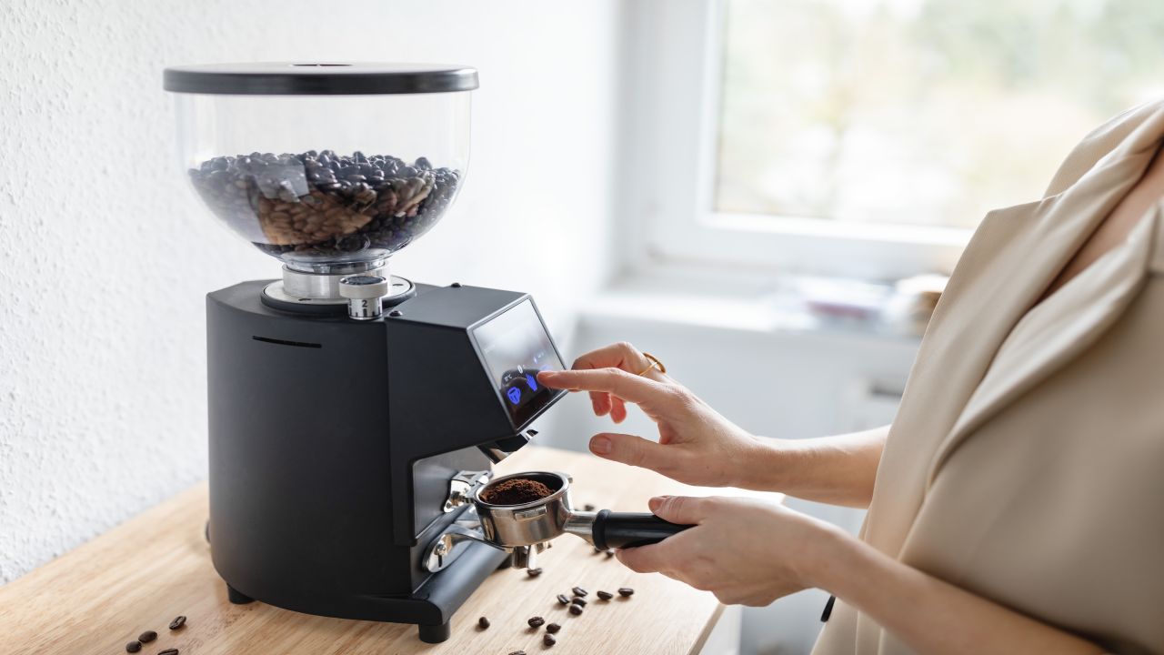 Makinede Filtre Kahve Yapımı